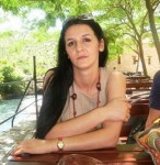 Otvoreno pismo majkama, sestrama, suprugama, zaručnicama, djevojkama članicama sindikata: Molimo vas da sredstva za 8. mart preusmjerite za Aldinino liječenje!