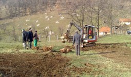 FOTO/  Goduš : Akcija uređenja mjesnog mezarja