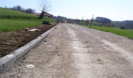 Pri kraju radovi na rekonstrukciji lokalnog puta Selimovići- Mahmutovići (FOTO)