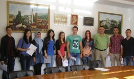 Sapanjski studenti potpisali ugovore o stipendiranju sa Općinom (FOTO)