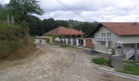 Sapna: Potpisan Sporazum o sufinansiranju i rekonstrukciji kolovoza u naselju Kosa (FOTO)