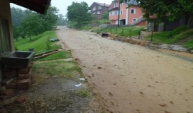 Nevrijeme nanijelo veliku materijalnu štetu u Teočaku (FOTO)