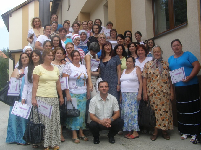 Sapna: Dodijeljeni certifikati i zahvalnice za 54 žene učesnice „Gender“ projekta (FOTO)