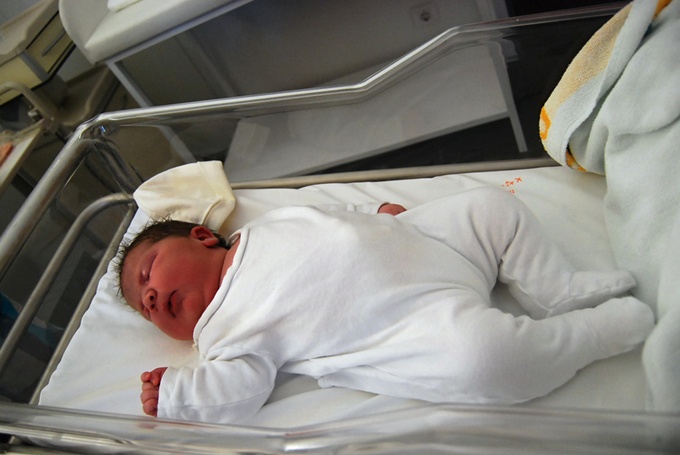 Rekord u Španiji: Prirodnim putem rodila bebu od 6,2 kg (FOTO)