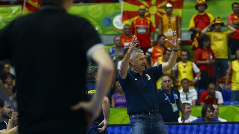Pogledajte šou bijesnog Ace Petrovića, zbog čega je morao van terena! (VIDEO)