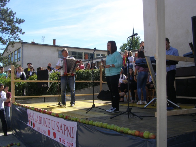 Pogledajte kako je protekla manifestacija „Dan jabuke i pekmeza“ u Sapni (VIDEO)
