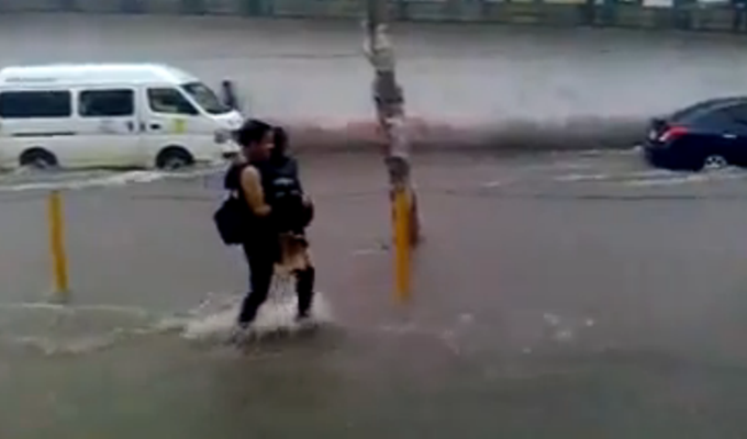 Pokušao biti romantičan, pa s dragom upao u šaht (VIDEO)
