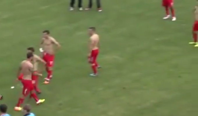 Delije natjerale igrače Zvezde da ponizno skinu dresove (VIDEO)