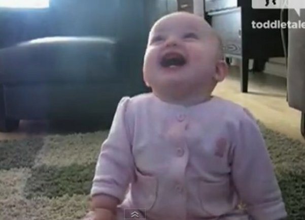 Možete li ostati ravnodušni na slatke bebe koje se kidaju od smijeha? (VIDEO)