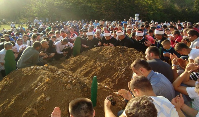 Klanjana dženaza u Kalesiji: Braća Zulić ispraćena na bolji svijet (FOTO)
