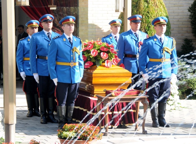 Jovanka Broz sahranjena uz taktove pjesme “Bela ciao”, Titovu udovicu ispratilo 10.000 ljudi