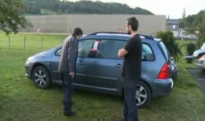 Užas: Dvije godine skrivala živo dijete u gepeku (VIDEO)