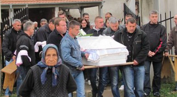 ”Te večeri smo se svi smijali. Sutradan je moja žena zadavila kćerku”
