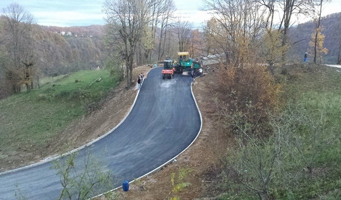 Asfaltiranje dionice puta Goduš- Sapna (VIDEO I FOTO)