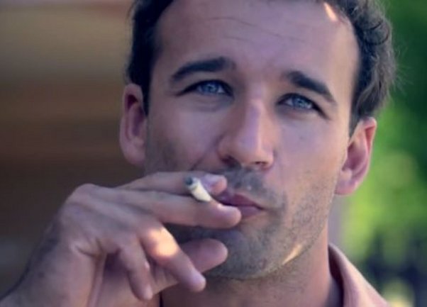Jeste li ikada vidjeli morbidniju reklamu za cigarete? (VIDEO)
