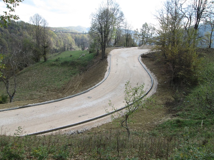 Završene pripreme za asfaltiranje dionice puta Sapna-Goduš (FOTO)