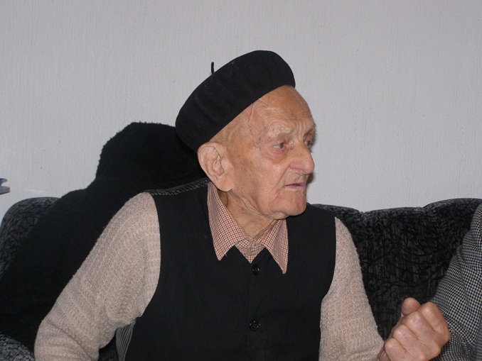 Sefer Smajić iz Dugog Dijela ima 99 godina i nada se da će živjeti još bar 20 (VIDEO)