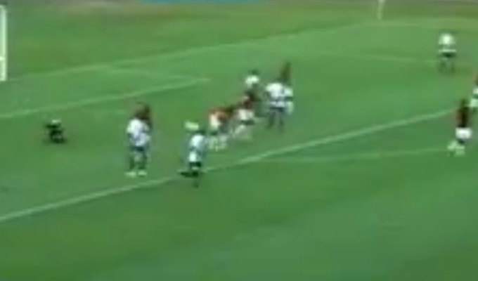 Golmanska intervencija koja će vas nasmijati do suza (VIDEO)