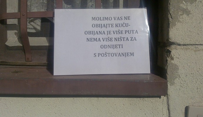 Poruka koja je postala hit: Ne obijajte kuću, nema se šta odnijeti