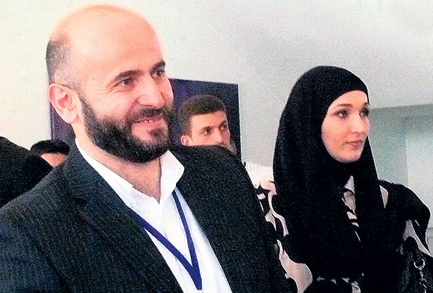 Muamer Zukorlić voza BMW, ima dvije supruge, a ljubi 18 godina mlađu novinarku Belkisu…
