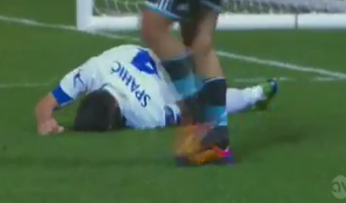 Nesportski potez: Aguero namjerno udario Spahića (VIDEO)