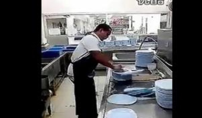 Kako za 10 sekundi oprati 50 tanjira (VIDEO)