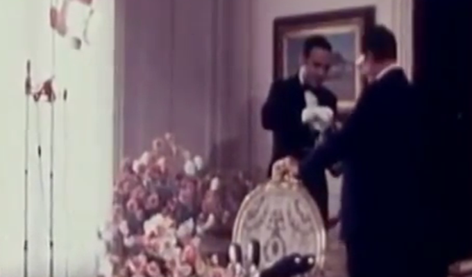 Tito: Mogu ja i bez štapa popiti viski (VIDEO)