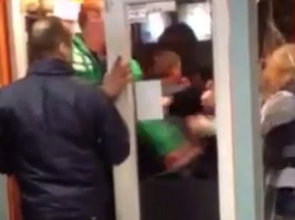 Žena ga opalila u međunožje, a on nju nokautirao (VIDEO)