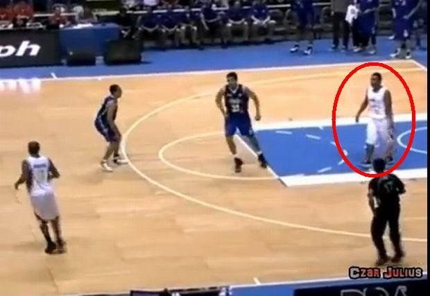 Nasamario je čak i publiku: Ovakvu košarkašku varku nikad niste vidjeli (VIDEO)