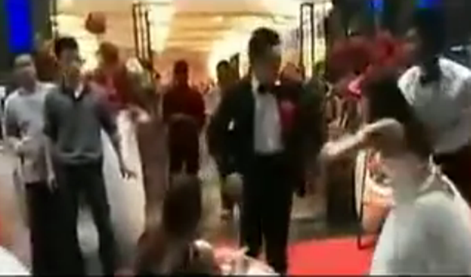 Švrljao i nadrljao: Na vjenčanje mu je upala trudna ljubavnica! (VIDEO)
