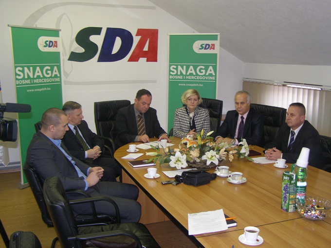 Predstavnici SDA TK pozvali Vladu TK da podnese ostavku (FOTO)