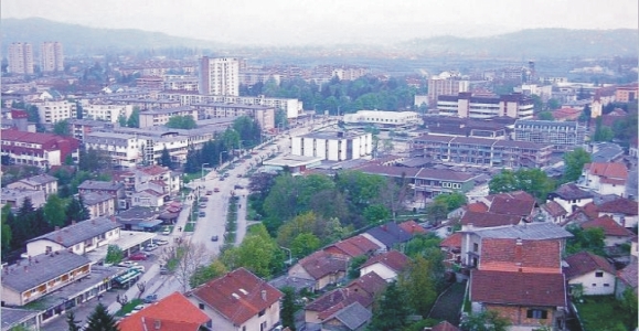 U Doboju osvanuo grafit “Nož, žica Srebrenica”