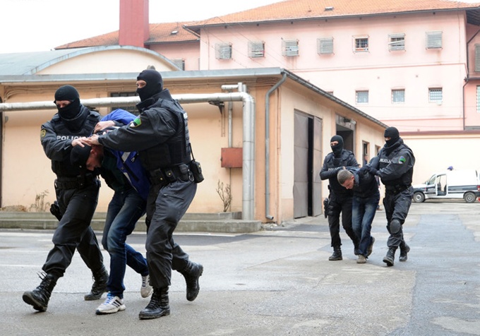 Uhapšeno sedam osoba kod Zavidovića
