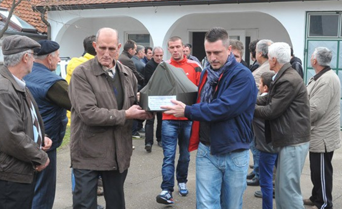 Janja / Klanjana dženaza ubijenim Bošnjacima: Samir Muratagić imao je samo 17 godina kada je ubijen