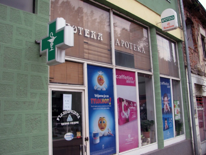Srebreničani po lijekove idu u Bratunac, besparica zatvara prodavnice i banku