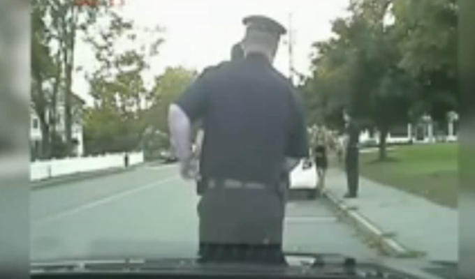 U prosidbi mu pomogao policajac koji ih je uhapsio! (VIDEO)