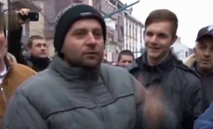 Protestant iz Bihaća postao hit na internetu! Saznajte zašto? (VIDEO)