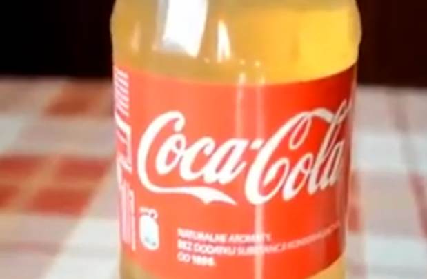 Pogledajte što se dogodi kada pomiješate Coca-Colu i mlijeko (VIDEO)