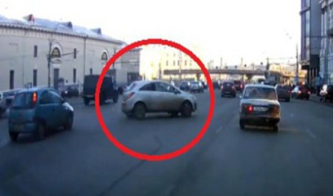 Potez dana iza volana: Uspjela parkirati tako da se svijet divi (VIDEO) Potez dana iza volana: Uspjela parkirati tako da se svijet divi (VIDEO)