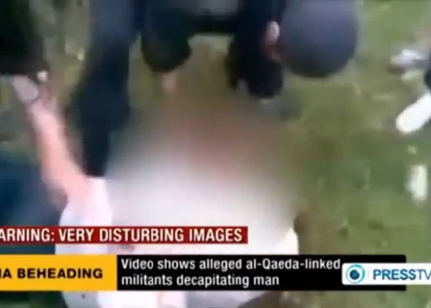 Stravični VIDEO iz Sirije: Muškarcu odrubili glavu, ostali navijali i snimali!