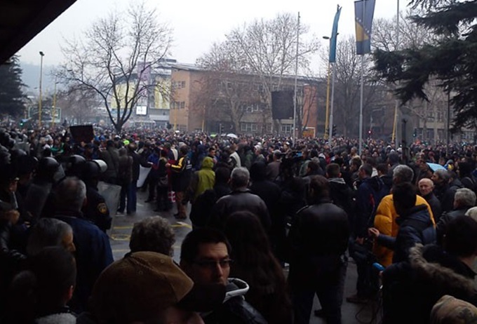 Tuzla: Na ulice izašlo više od 6.000 demonstranata, pogledajte današnja dešavanja (VIDEO)