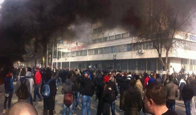 Zapaljena pisarnica u Zgradi Vlade TK!