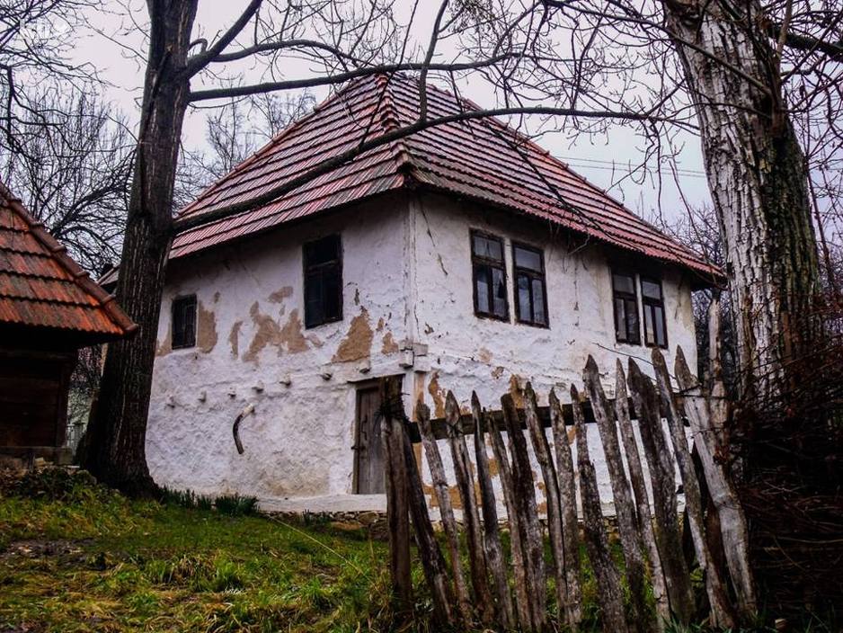 Kalesija: Mještani priključili struju u kuću sestara Sakić, danas dženaza Emini