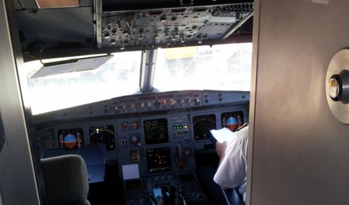 Piloti nestalog aviona snimljeni na skeneru prije fatalnog leta (VIDEO)