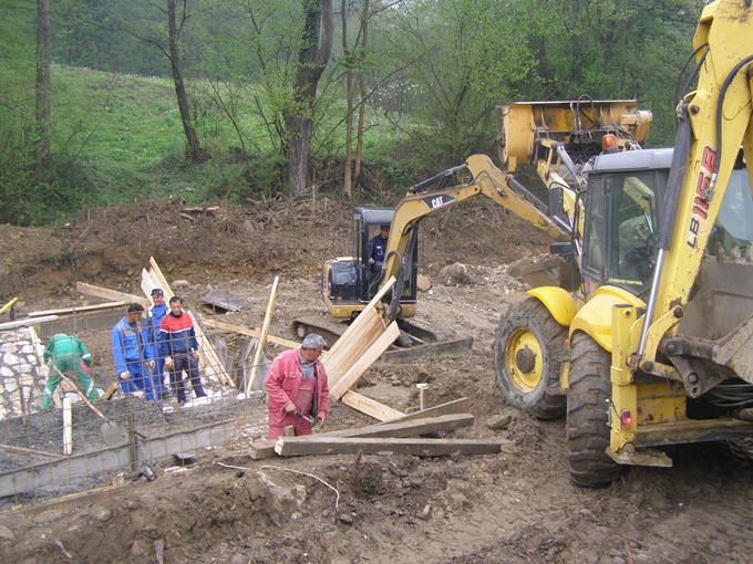 U toku radovi na ukorićavanju rijeke Sapne (FOTO)