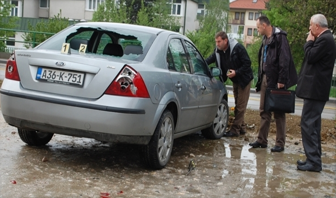 Kalesija: Polupao automobil načelnikovom pomoćniku pa se sam prijavio policiji