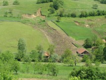 Pogledajte kako se zemlja pokrenula u vitiničkom naselju Šemari (FOTO)