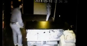 Pogledajte snimak mladića koji krade humanitarnu pomoć (VIDEO)