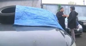 Automehaničare na sjedištu napuštenog auta dočekalo najsimpatičnije iznenađenje (VIDEO)