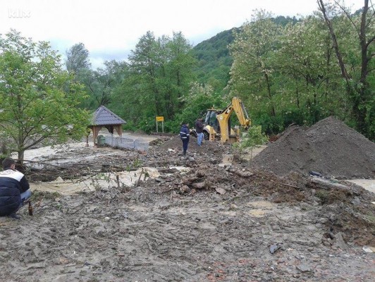 Povratničko selo Pobuđe odsječeno od civilizacije: Dva čovjeka i bager rade nemoguće